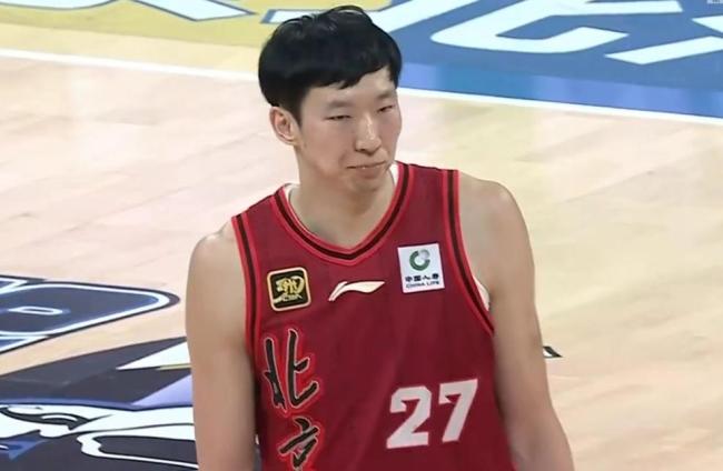 伤情比想象严重！周琦可能要做结膜缝合手术 北京男篮季后赛受影响 内线实力大减